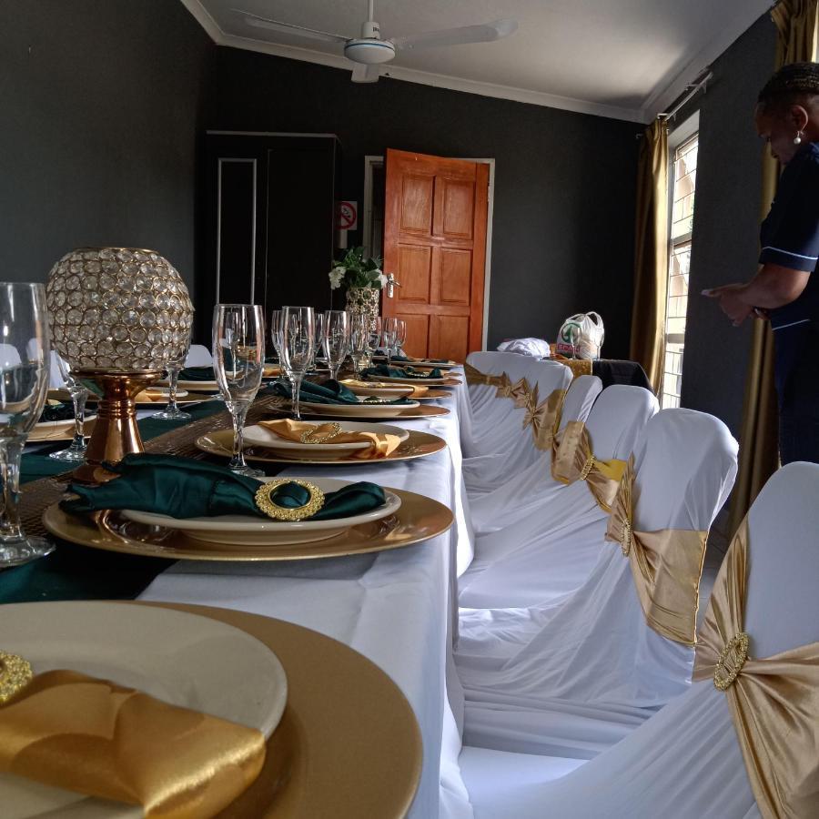 Suits Guest House & Bar Carletonville Exterior foto